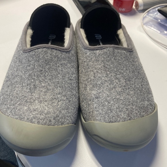Like new Mahabis womens 8 light gray slippers - Picture 3 of 6